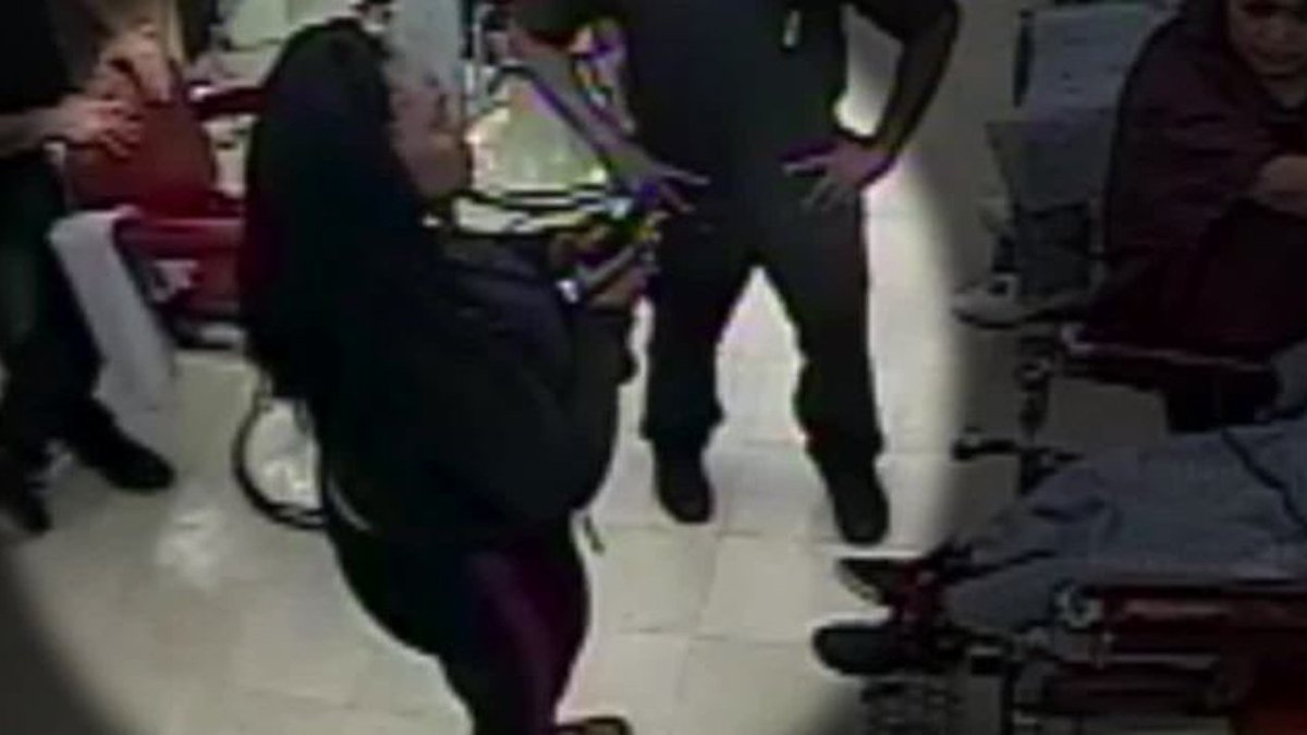 Impatient mom gets jail time for pulling gun on son's barber bit.ly/2ga0DJy?utm_me… https://t.co/iVkL6LqCRX