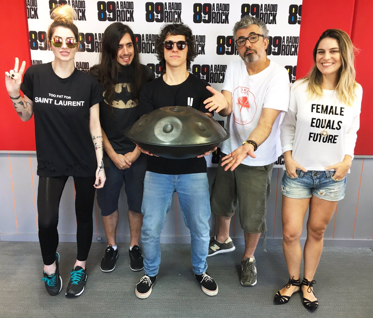 DoBalacobaco89's tweet photo. Hoje recebemos @patrickmaia e seu Hang Drum! #dobalacobaco89 #aradiorock #vivaorock #patrickmaia https://t.co/tR7o9UlnFT