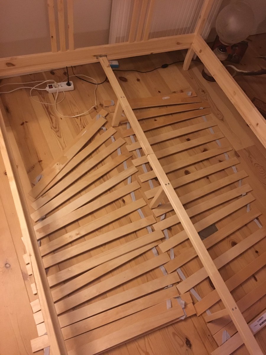 Thx <a href="/IKEABelgium/">IKEA Belgium</a> ! Its already broken 😢😢