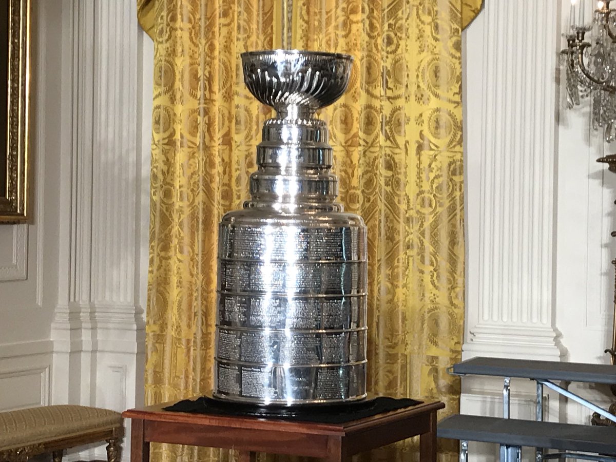 ismithKDKA's tweet image. Check out the #StanleyCup sitting proudly in the East Room of the White House awaiting the #Pens arrival. #KDKA