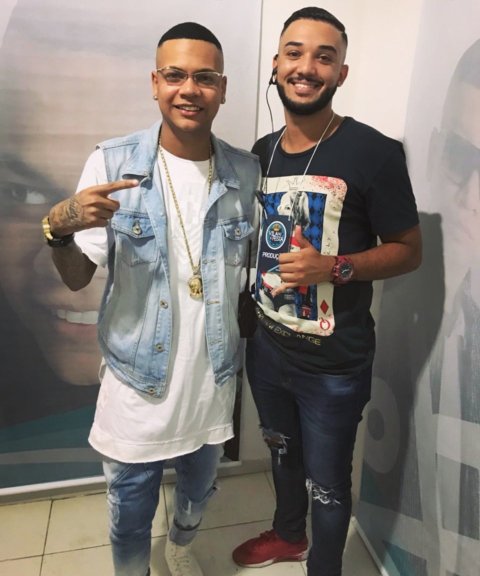 fred_fep's tweet photo. Sem limites, eu sempre fui um moleque sem limites.
😀🎶🍃🎉🍹💪🍀👏
#extoouro
#sodoideiras
#McDuduzinho
#colacomnosqueesucesso https://t.co/uo7GsAhbnw