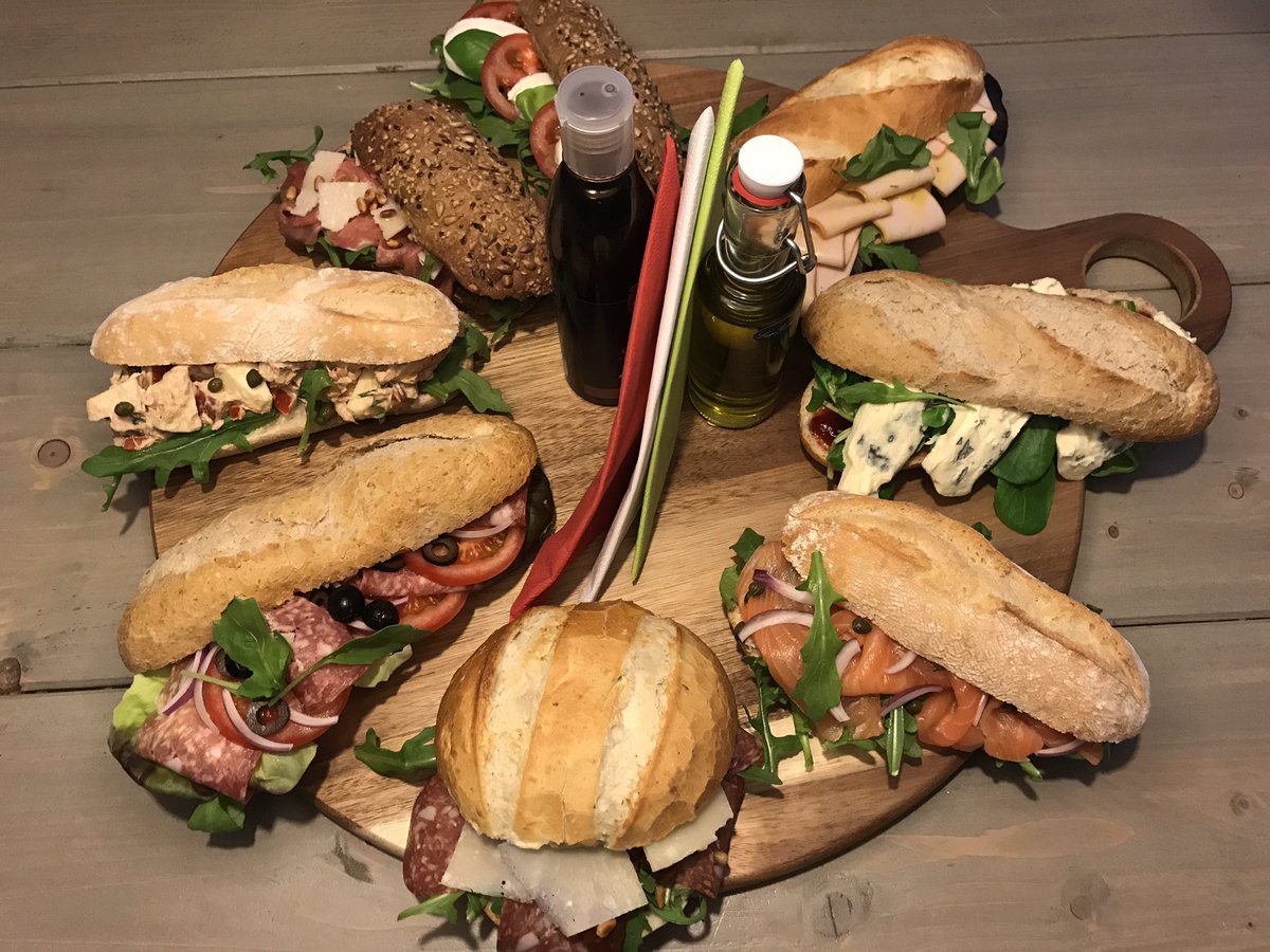 Italian_quality's tweet image. Wat is uw goede reden om deze lunch te bestellen #SimplyItalianKitchen