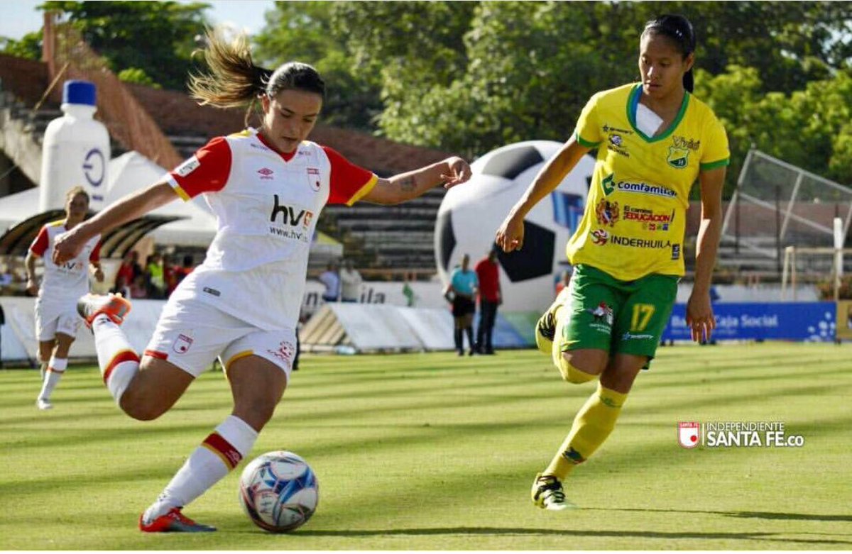 SantaFe_GO's tweet photo. @meli_7herrera @AnaMariaBenito @Es_Tefyg @EdelExpreso @BlogCardenal17 @juancastro_ @Carlosboshell @SimpsonCardenal @NatiiCisf @futbolred @ZonaMixta_Bta @Mundo_Cardenal @carolsanchezcr6 13. Meli nos aportó muchísimo en ataque, más allá de que sólo logró anotar dos goles en el campeonato. 🦁❤️💪🏻🔴⚪️🏆

#CumpleMeli https://t.co/3u7CkBvUSD