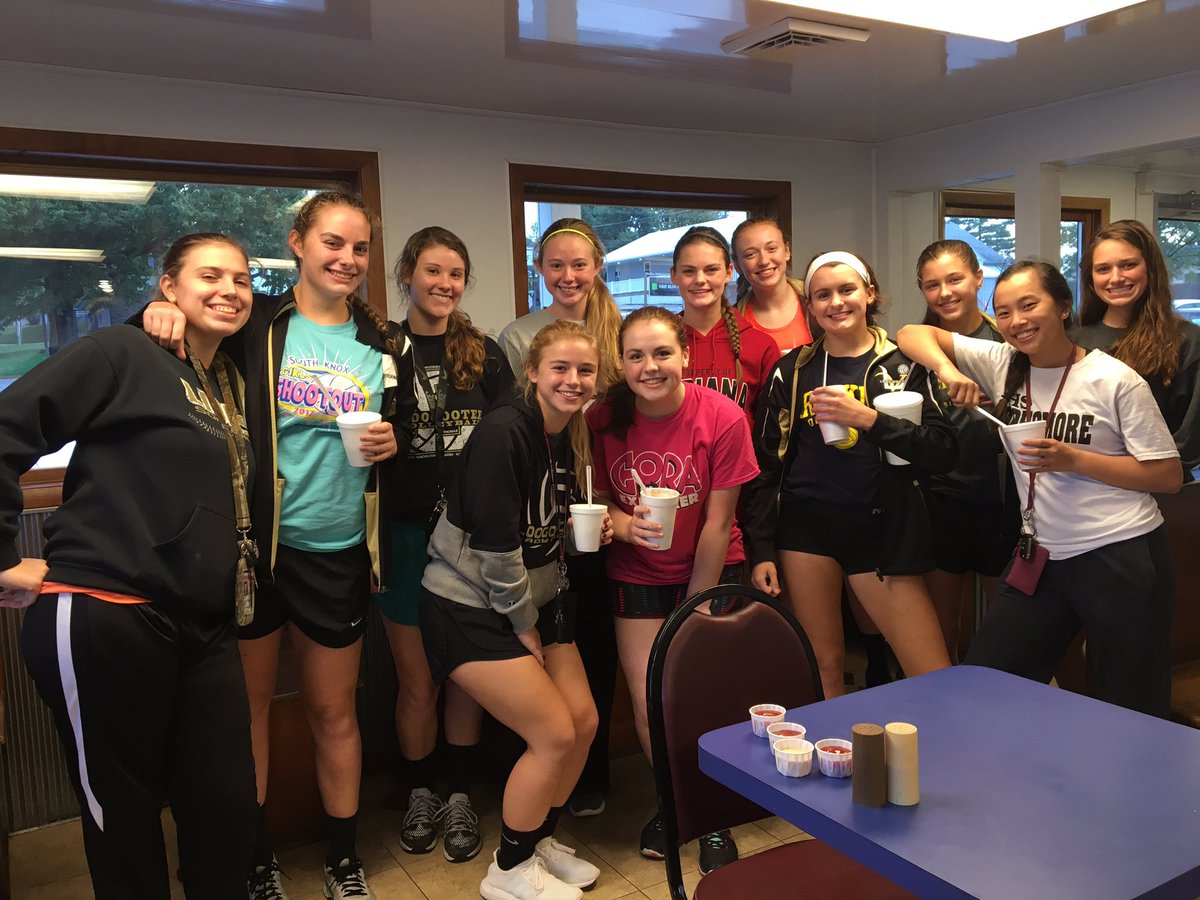 LoogooteeVball's tweet image. Dinner thanks to Pete Smith &amp;amp; Dairy Master, followed by hayride thanks to Randy Wininger!! #sectionalweek #LionPride