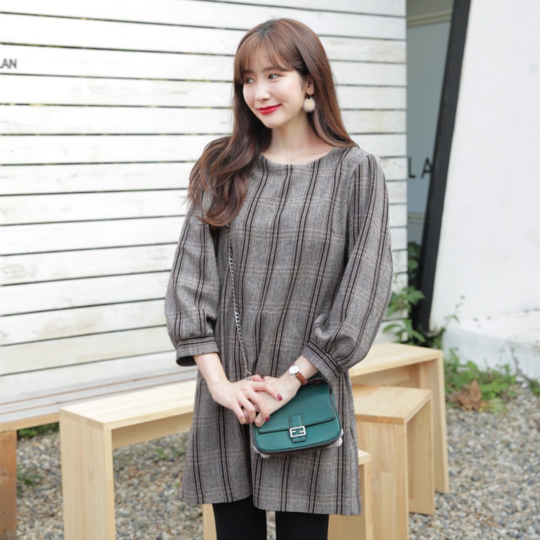 Dholic きちんと感ある仕上がりでちょっとしたお呼ばれコーデにもおすすめの一着 ローファーやベレー帽で雰囲気高めた着こなしがおすすめ タイツやレギンス と合わせれば冬にも着れる ヘリンボーンチェックワンピース 4 760 税抜 T Co