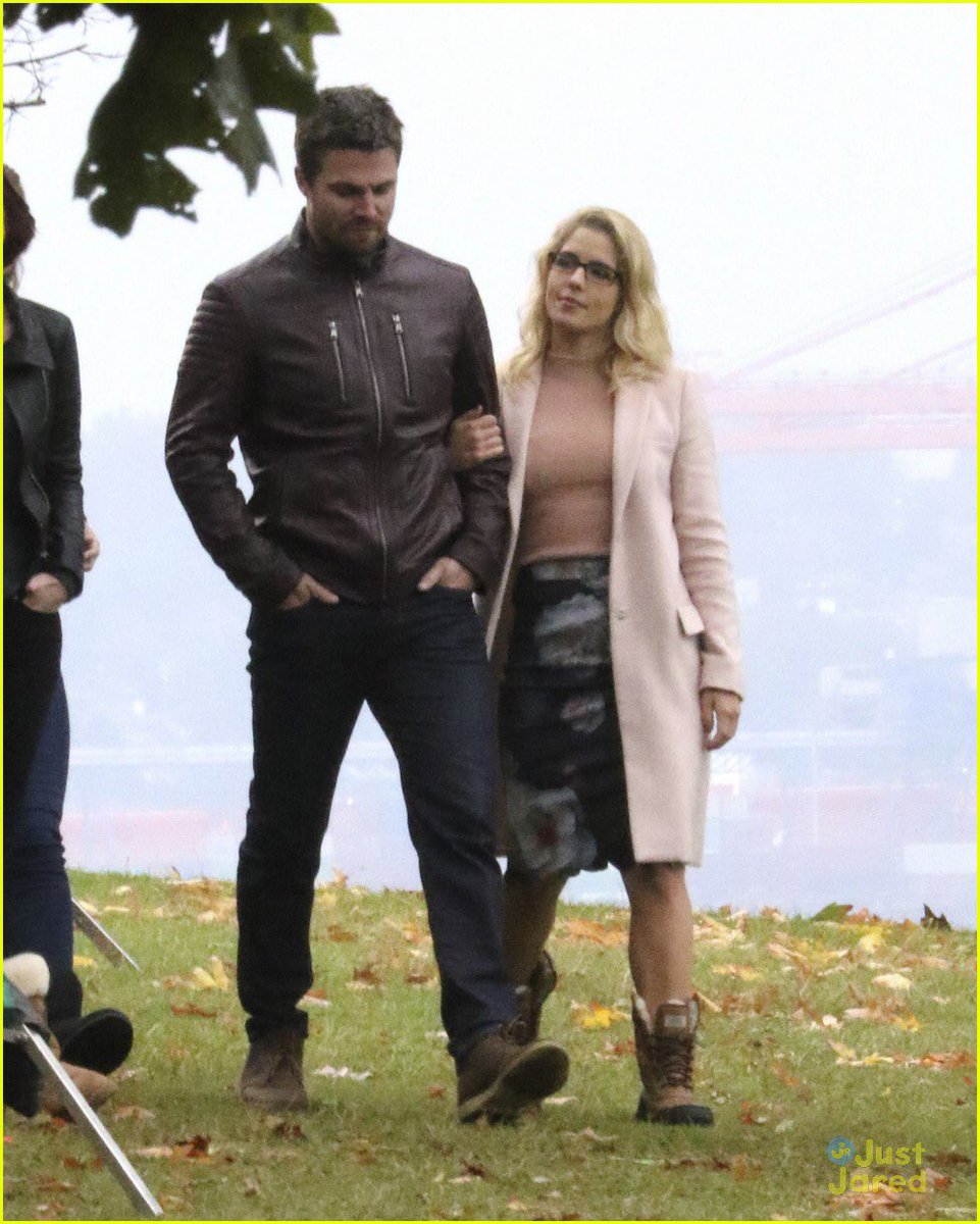 PICTURES Stephen Amell, Emily Bett Rickards and the Arrowverse cast filmi.....