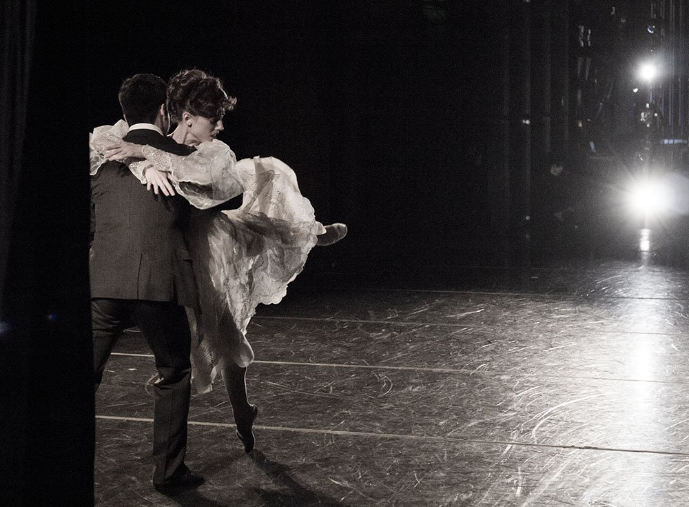 ColoradoBallet's tweet image. The amazing Sarah Tryon will be taking over all social media accounts this weekend for #Dracula. Don’t miss it!

#thecount #denverarts