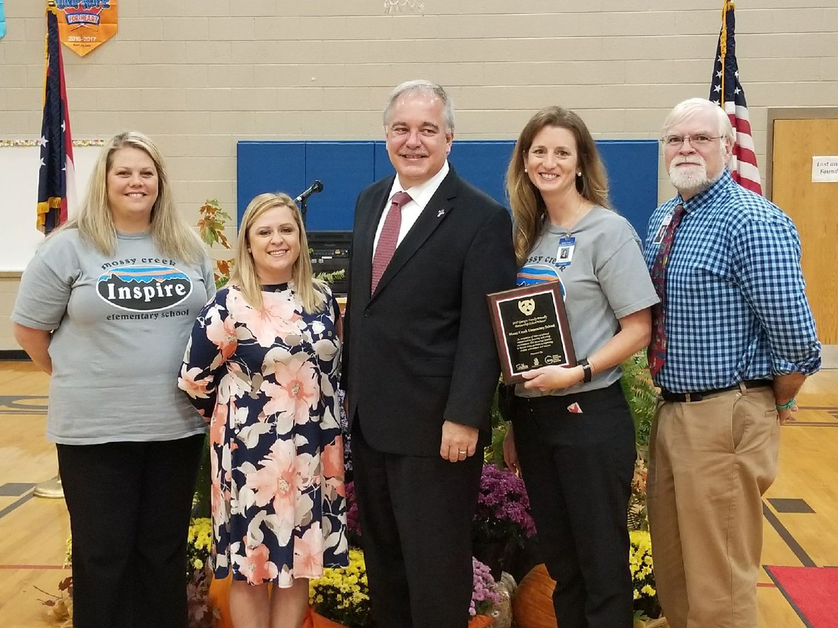 GaDOEPartners's tweet photo. @suptwoods visits Mossy Creek Elementary School, winner of the 2017 Family-Friendly Partnership Award! @Jennife51553422 https://t.co/5wCy4AK99V