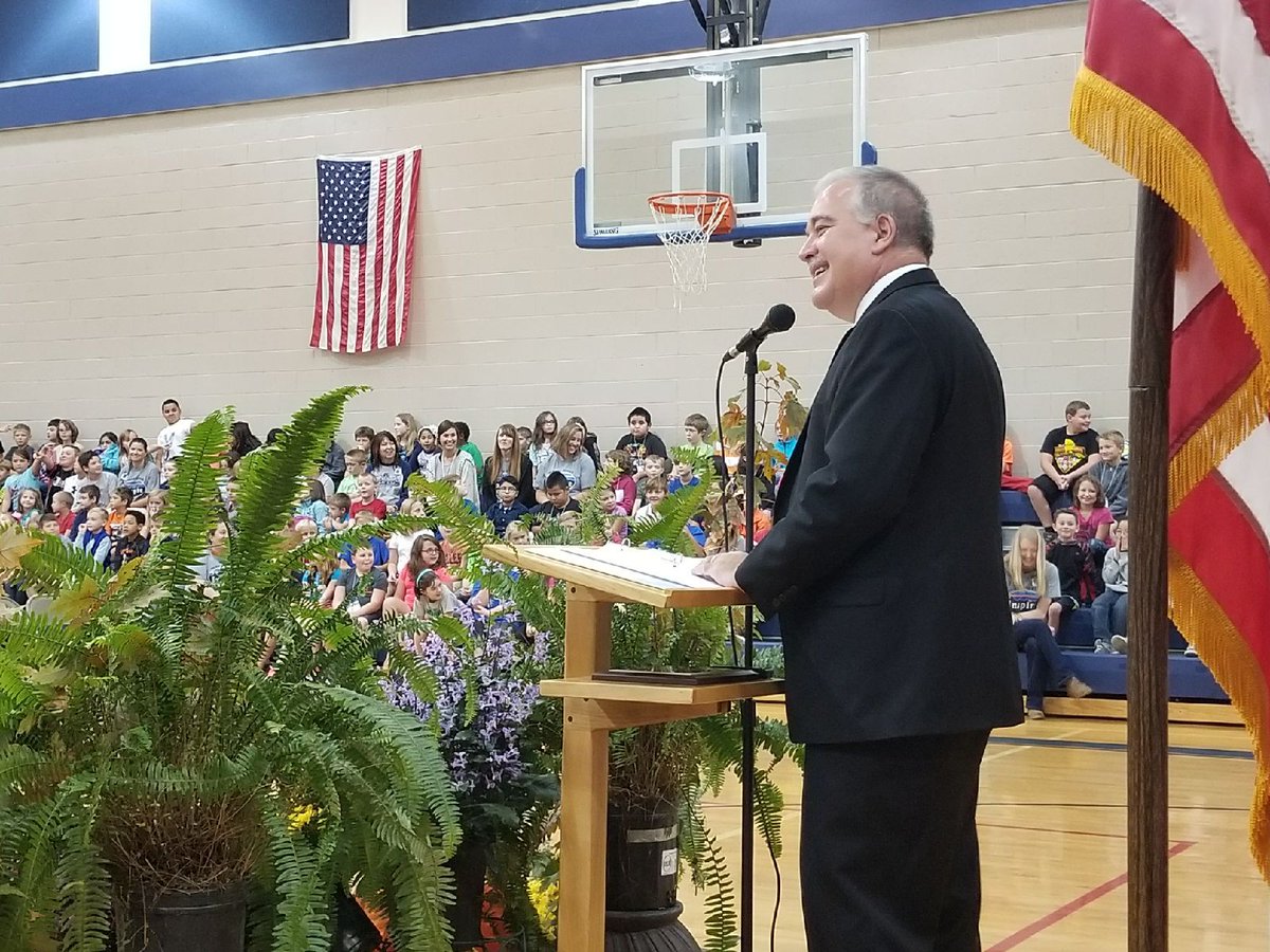 GaDOEPartners's tweet photo. @suptwoods visits Mossy Creek Elementary School, winner of the 2017 Family-Friendly Partnership Award! @Jennife51553422 https://t.co/5wCy4AK99V