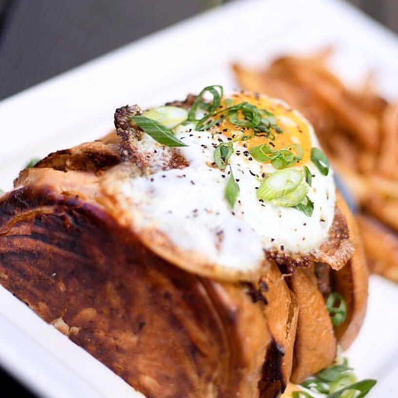 citizenkitcheoc's tweet photo. Our Citizen Burger makes the perfect lunch! 👌🔥 #LunchSquad
#CitizenKitchen #OCFoodie #Foodporn #BurgerPorn #EggYo… https://t.co/c17Wpl41je https://t.co/lpnlrywvDD