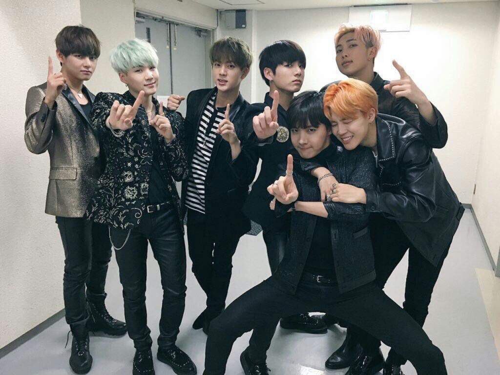 bbie_kim's tweet photo. 09 December 2015
#RUN2ndWin on Show Champion
#BTS7thWin https://t.co/KFxQOOjOdj