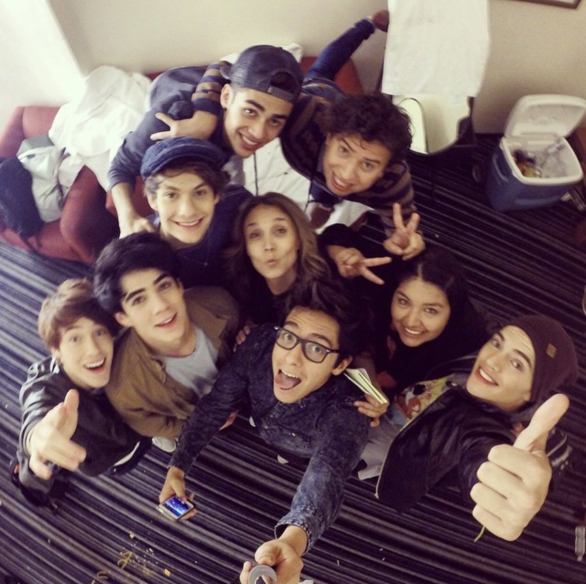 JesusBlaife's tweet image. 3 años del primer Sold Out con #ThePartyTour. Cuantas historias guarda esa gira, los quiero!! @CD9 @sandraroldan_10 @aborito @paolisgs