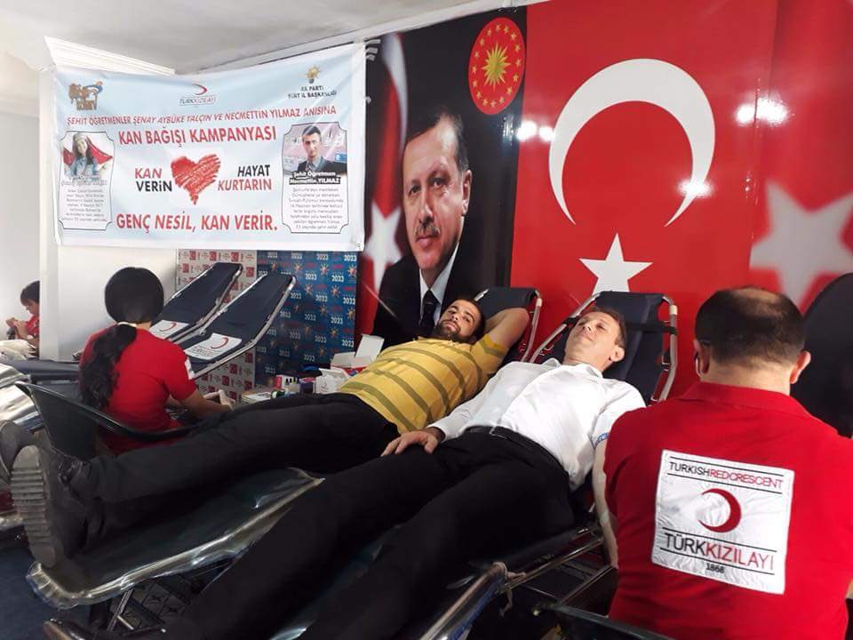 Şehit öğretmenler Aybüke YALÇIN, Necmettin YILMAZ anısına il Başkan'ımız sayın <a href="/focalapkulu/">Fuat Özgür Çalapkulu</a> ile Kızılay'a kan bağışında bulunduk