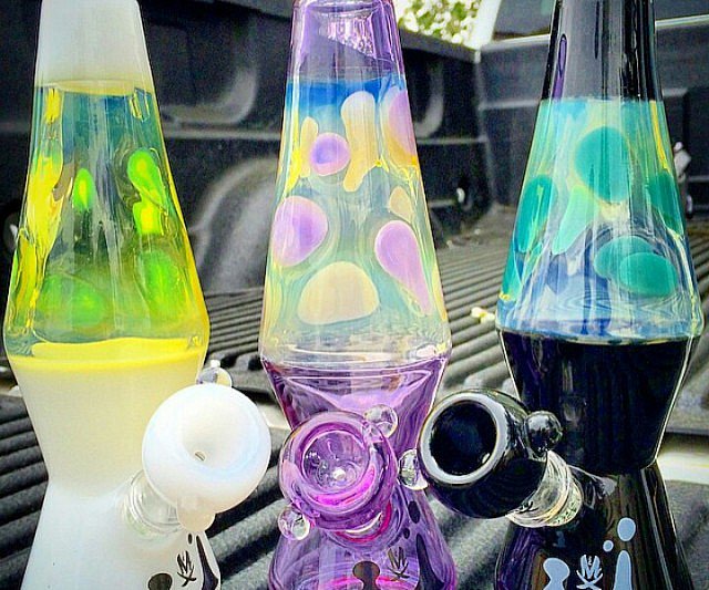 Weed_Gadgets's tweet photo. Throwback to the lava lamp bong series by #mathematixglass 😮💜💚💙💛💨 https://t.co/KbQYhPrQXC