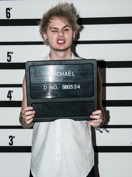 bbylonluke's tweet image. "MICHAEL WHAT DOES SHE SAY" 
"THATS WHERE YOU'LL FIND ME"

#3YearsOfGoodGirls