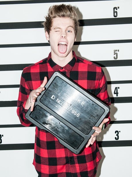 bbylonluke's tweet image. "MICHAEL WHAT DOES SHE SAY" 
"THATS WHERE YOU'LL FIND ME"

#3YearsOfGoodGirls
