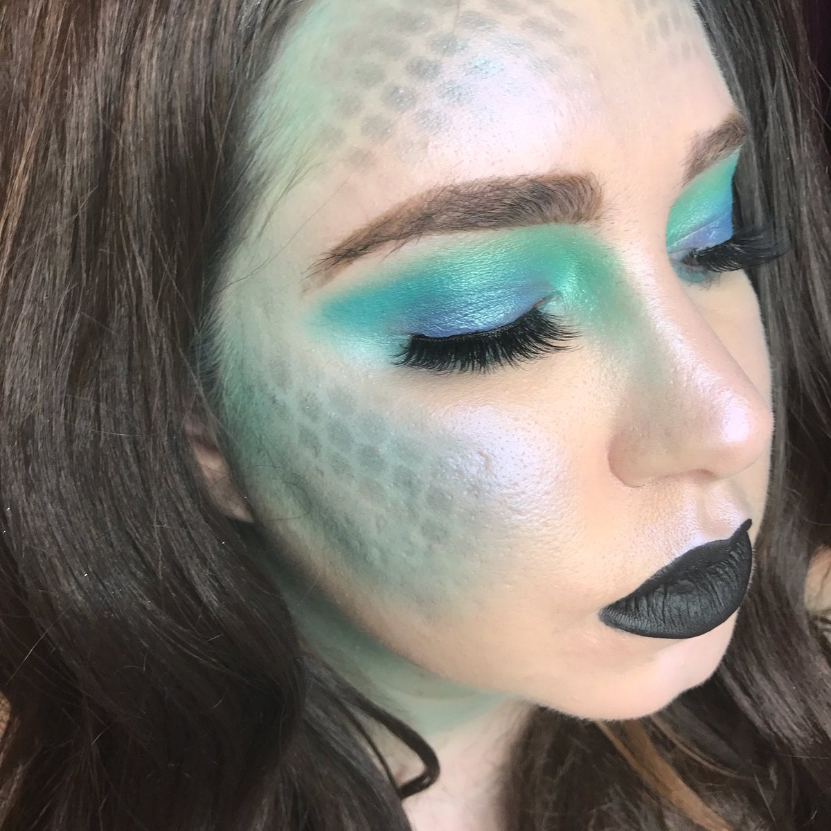 alexiamizell_'s tweet image. New Halloween tutorial! Who else loves mermaids? 🐠🐳🐟🐋🐬🐡 #mermaid #halloweentutorial youtu.be/lesiCoEzR1g