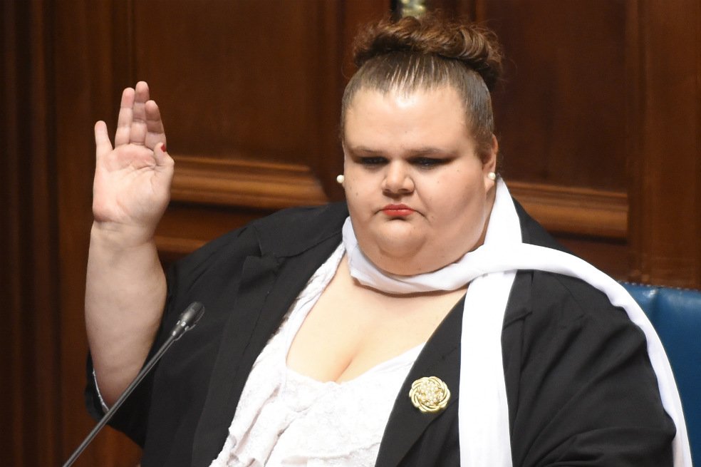 Asume la primera legisladora transexual de la historia de Uruguay  bit.ly/2xwpa2M