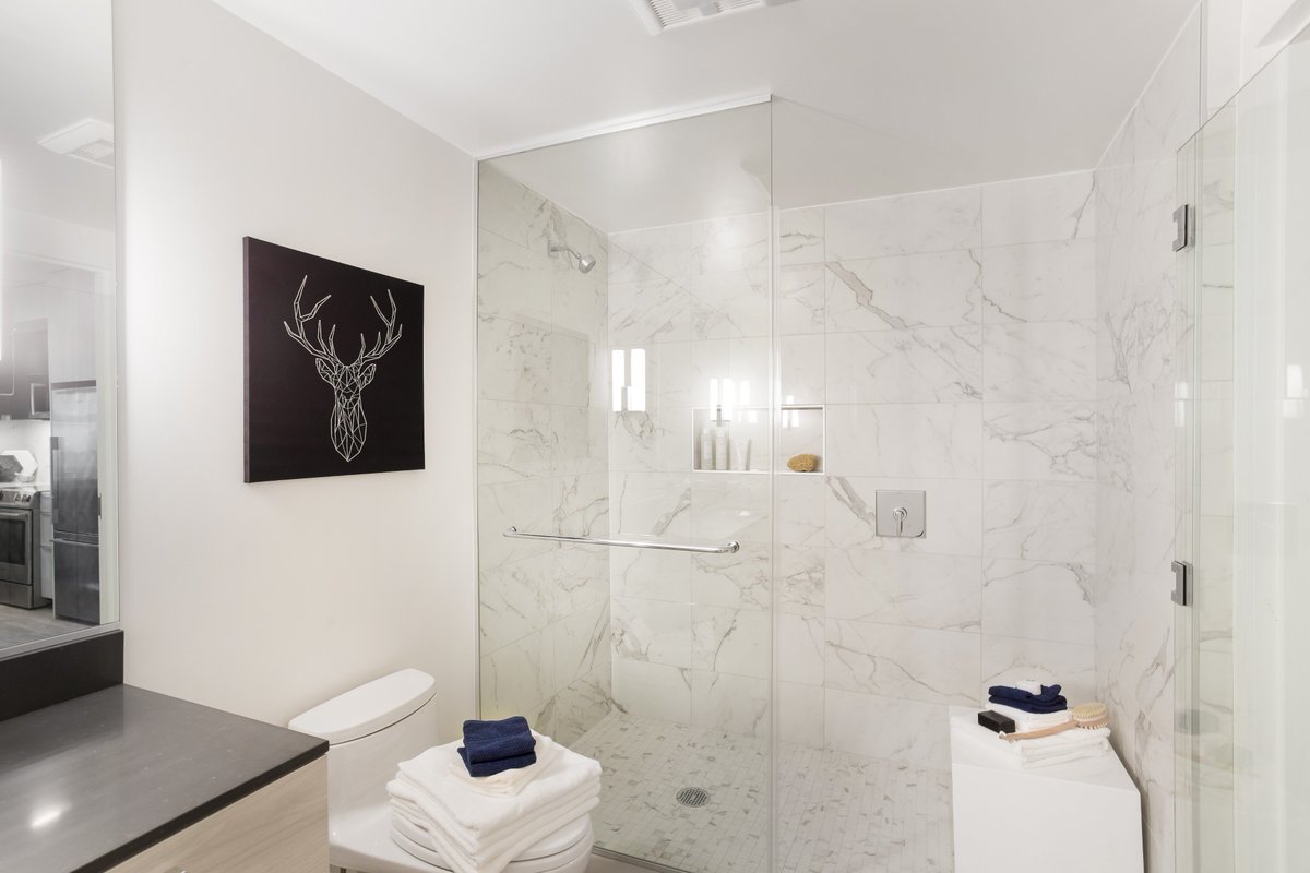 TrinitySFapts's tweet image. Are spa-like walk-in showers on your list? ✅#TrinityPlace #SanFrancisco #SoMa #apartments