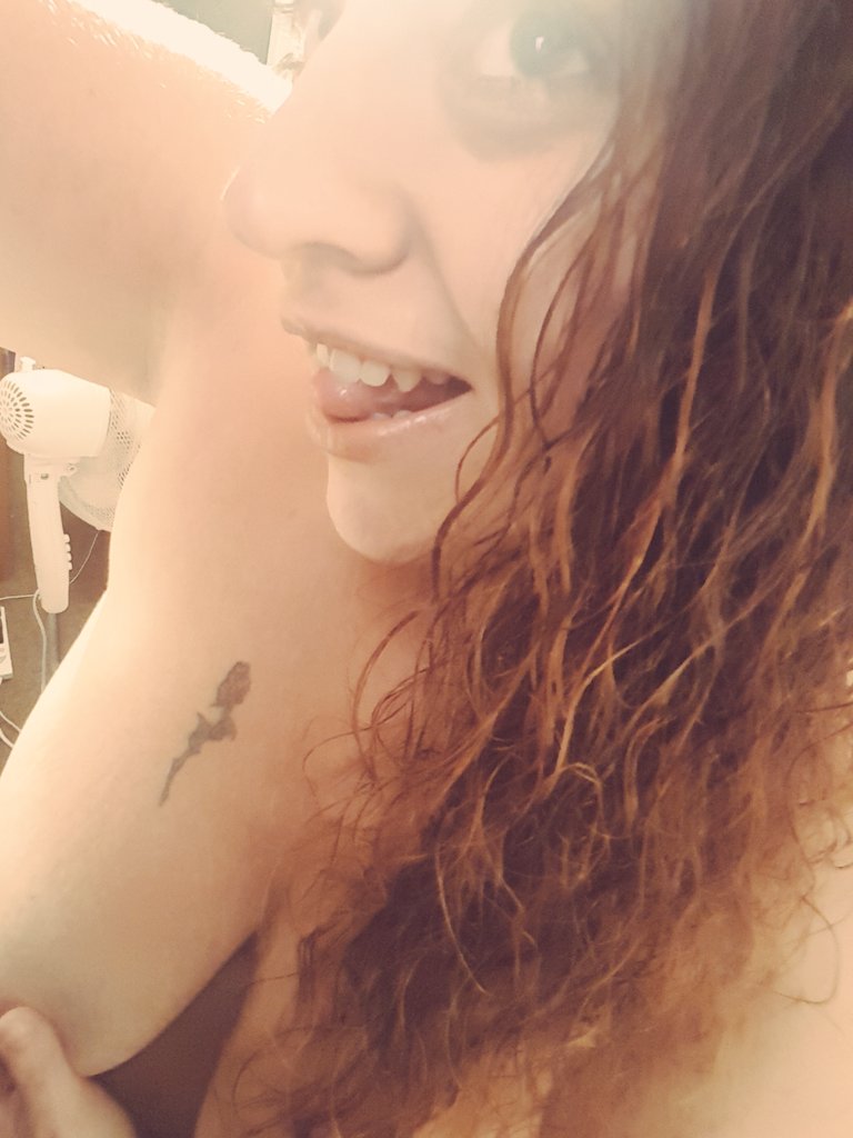 kinkycleo25's tweet photo. Im in a very VERY cheeky mood who wants 2 play? #cuck #cuckold #sub #slave #paypig #findomme @mike_mashall @cashpointmeets @RTP1G @RTfaggot https://t.co/Zxjm14Lhjr