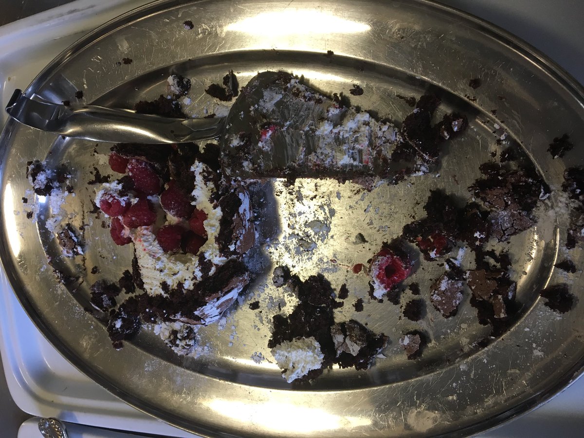 Robertson_Sed's tweet photo. Before and after #raspberryroulade ๐ https://t.co/VgZ1JGk9K8