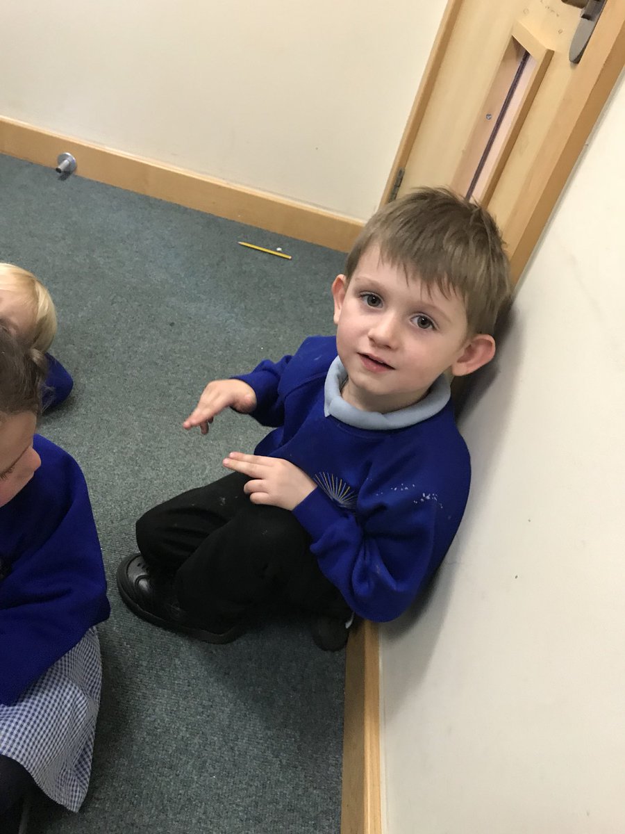 EYadVENTURErs's tweet photo. This afternoon in Sing and Sign we learnt how sign the days of the week and the weather #signingisfun #Whatstheweathertoday? https://t.co/Z0jIcou3Db