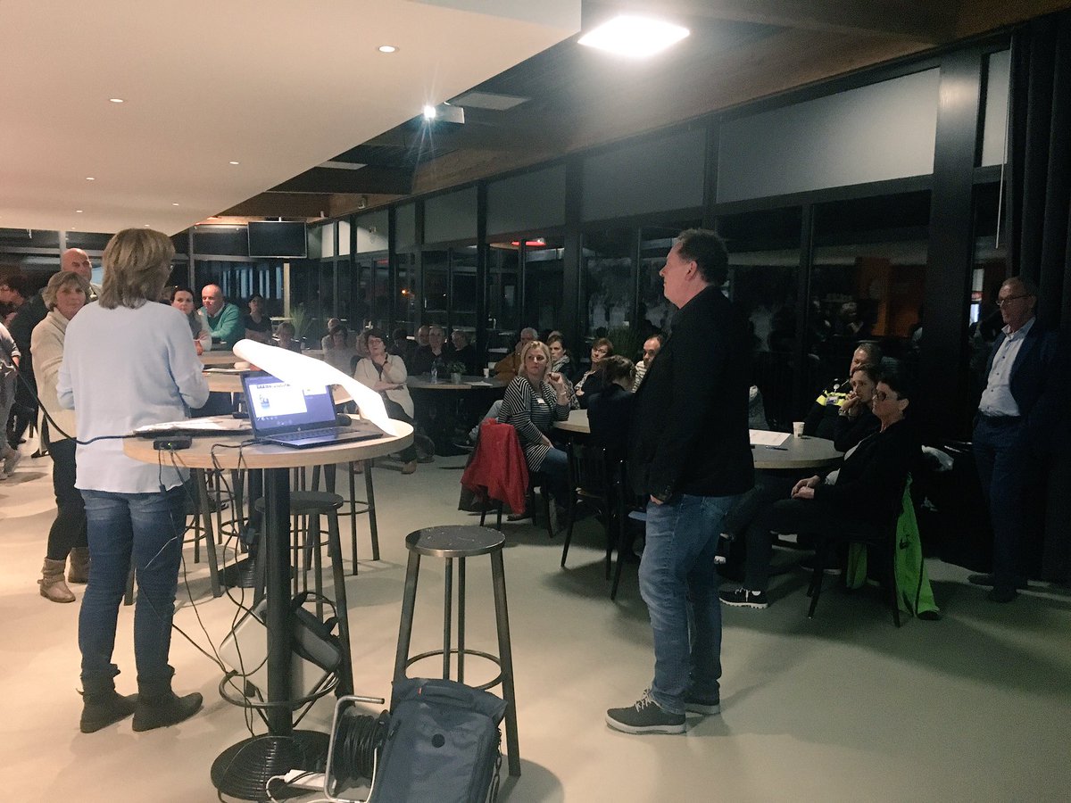 ven_jacqueline's tweet photo. Sociaal domein Asten benaderen vanuit het netwerk. Een avond van nieuwe input en verbinding. Op de goede weg! https://t.co/UYxeTRDqgV