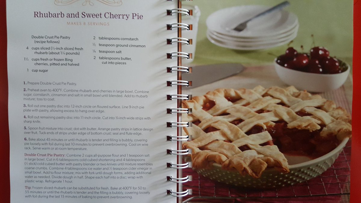 zappafaye's tweet image. This book has me in the mood for fall baking🍁🍎🍏🍒 ❤😍 #bakingmachine #fruits #pies #CookingFever #recipes @boozychef @foodiewinoSF @Specmonkey