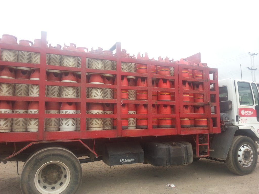 Dmetropolitano's tweet photo. #NotiLocales| Gas Comunal mantiene distribución de GLP en la zona sur del estado Anzoátegui https://t.co/jMrsLs39vD https://t.co/5gLylrIKPF