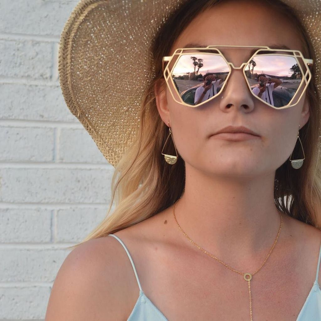 MerayaOfficial's tweet photo. Try-on 🕶 from your phone, just press on the shades you like and it will pop-up on your face!! Link in bio
.
.
.
.
… https://t.co/j2HOXelZCg https://t.co/MSKMySEwOP