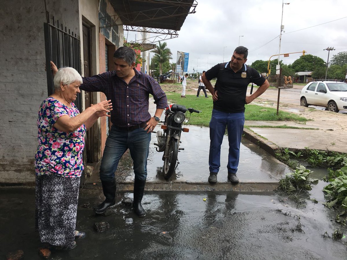 MMontoyaok's tweet photo. Reclamó muchas veces al estado,a la empresa que hace las obras en el barrio y hasta el defensor del pueblo...Nunca solucionaron su problema https://t.co/SIPTHJdFxq