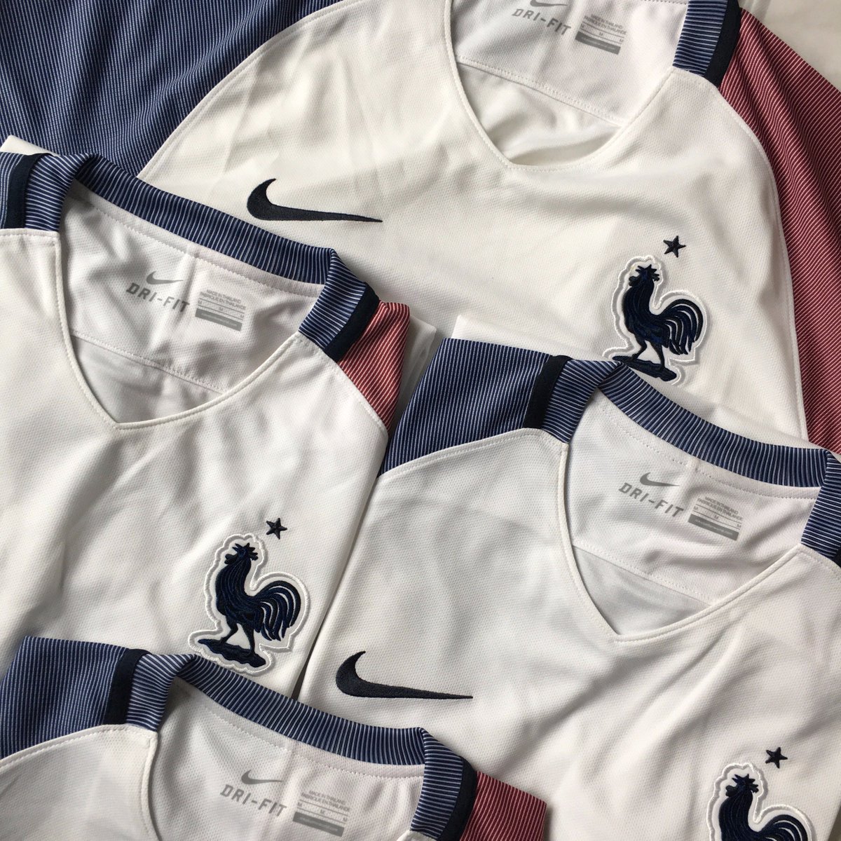 tousuncotefoot's tweet photo. Pour fêter la qualif au mondial, 4 maillots Extérieur sont à gagner ! 🇫🇷

Pour jouer : FOLLOW + RT !

Bonne chance #CôtéFoot https://t.co/hvPpymNSHG
