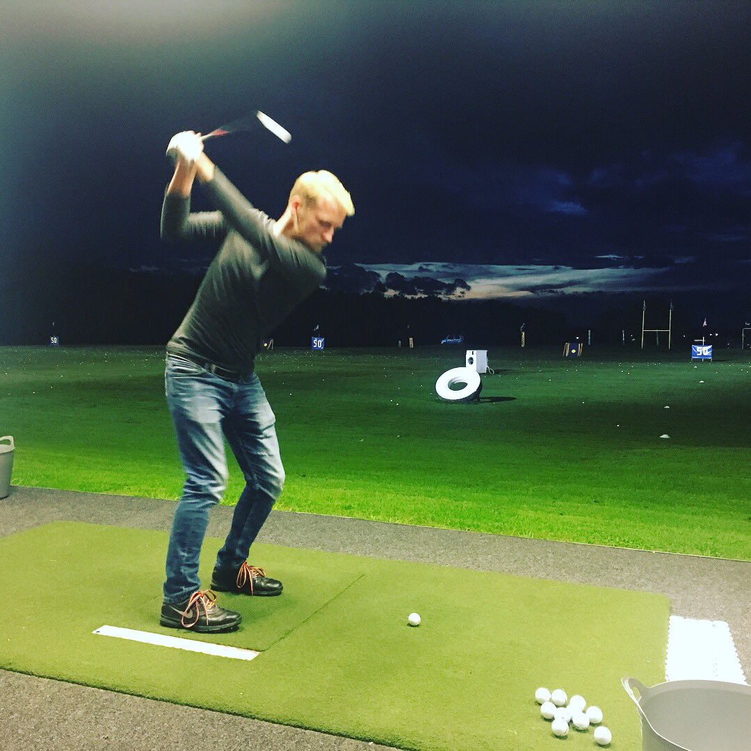 TomGibbsGolfPro's tweet photo. Great to have @staffsunigolf &amp; @KeeleUniGolf #teams @thetgga tonight for their squad coaching tonight. #golf #unigolf #bucs #golfteam https://t.co/Qy4dYZ5Jo1