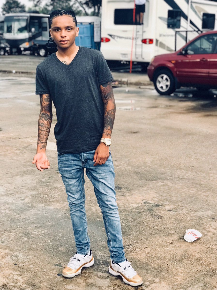 AIMusicNow's tweet photo. RT @cbsickass: These niggas soft , bitch i’m grinding like i’m Tony Hawk  #WHATC... - https://t.co/Kn4s9ZpURD https://t.co/UF9ofLFuye