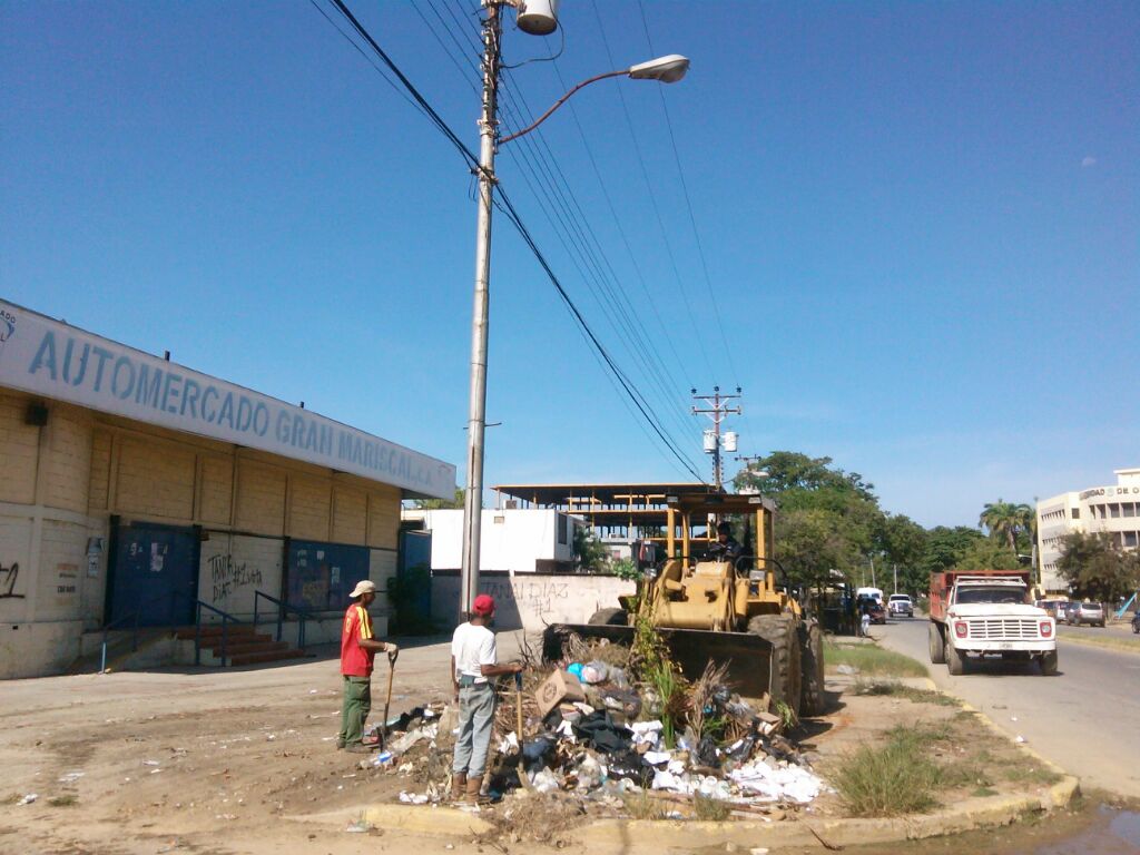 iamsaoficial's tweet photo. @iamsaoficial En la Recolección de desechos sólidos en la Av. Gran Mariscal.
#SucreGanaConEdwinRojas
@davidvpsuv @micumana500 https://t.co/97JMwtdA5N