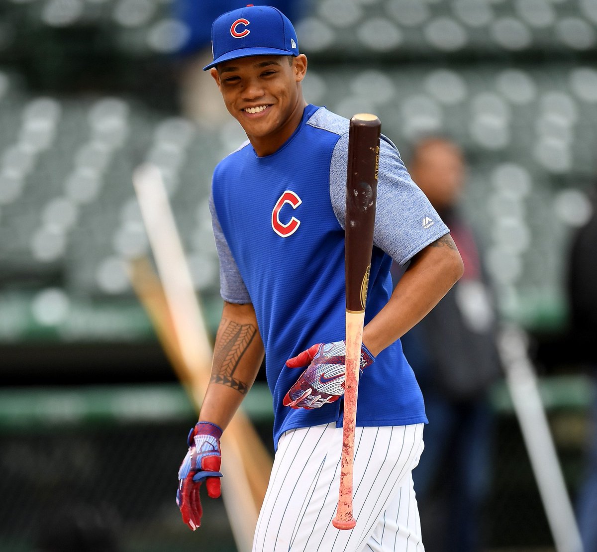 MLB's tweet photo. .@Cubs are keepin’ it loose before Game 4. https://t.co/DM380IdZiU #NLDS https://t.co/iBmj0FXPkP
