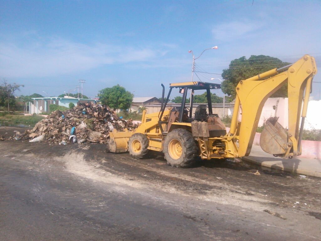 iamsaoficial's tweet photo. @iamsaoficial Trabajando en la Recolección de Desechos Sólidos en la Comunidad El Rialengo
#SucreGanaConEdwinRojas
@davidvpsuv @micumana500 https://t.co/gszD4uZOSC