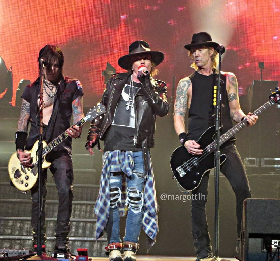 GNR_Fans's tweet photo. Guns N' Roses - Philadelphia, Pennsylvania // by margott1h #gunsnroses #WellsFargoCenter #GNRinPhilly #GNRPhilly https://t.co/yBLF0yOPUD https://t.co/134veiYgR2