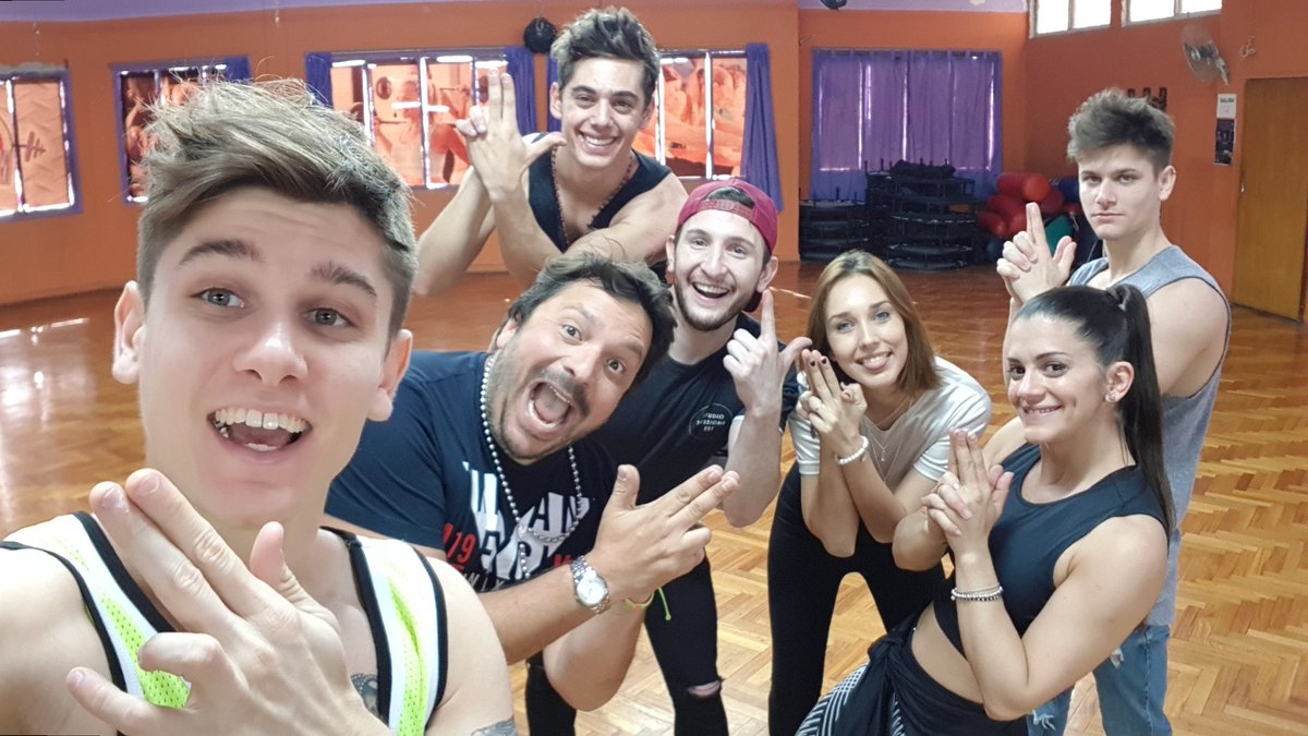 PaulFerreyraOK's tweet photo. Les quiero anunciar que 3 de las estrellas que van a entregar premios en los #KCAARGENTINA2017 serán @Paulitadobom @nachonayar @ramironayar https://t.co/5hrRByCgOG