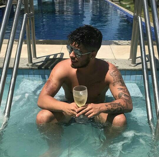 amoras2115's tweet photo. Que perfeição
#MPN #OErradoSouEuClipe https://t.co/pSXscdPGSA