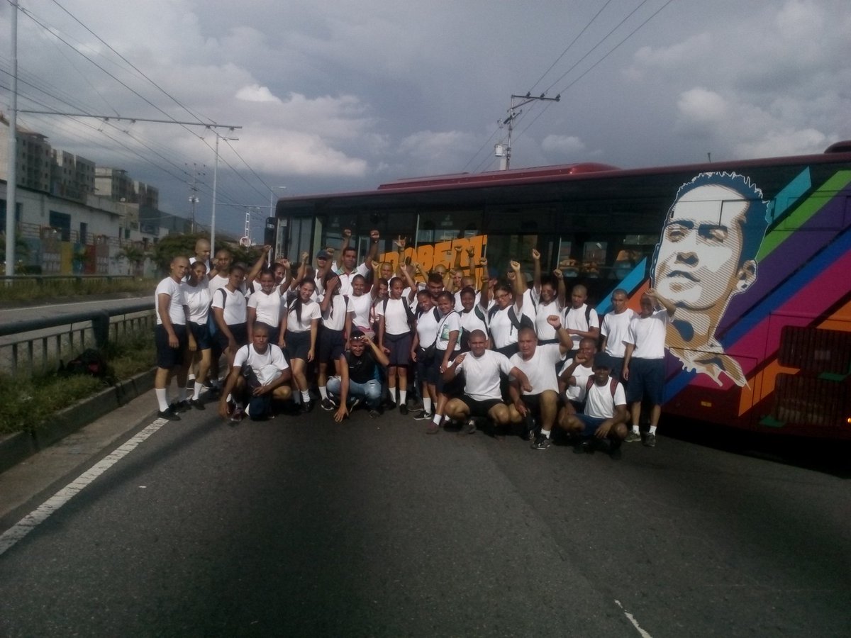 Emersoncaef's tweet photo. Estudiantes de la @UniversidadUNES #Mérida activa con toda la juventud revolucionaria! #MuévetePorMerida #PorAmorAMerida @JEHYSONGUZMAN gob. https://t.co/7HjldnkUk1