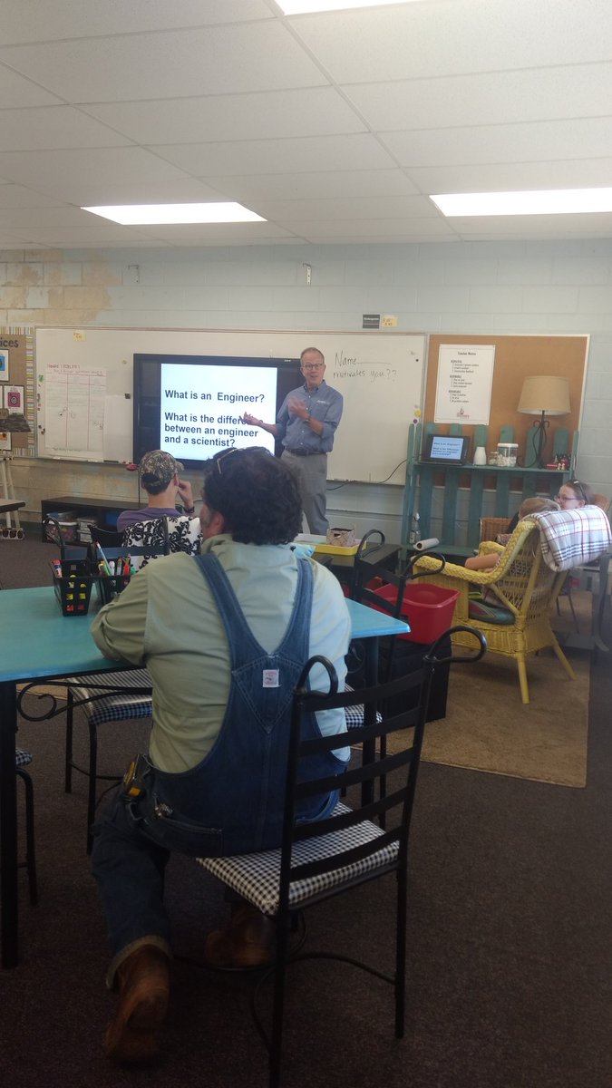 DiscoveryRobot1's tweet image. A civil engineer speaking to our team on what it&apos;s like to be an engineer. #safety #inspiration