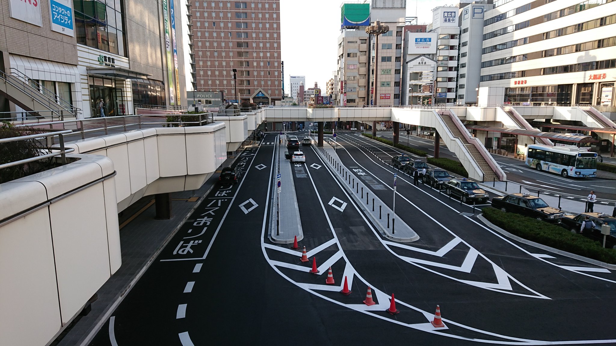 群馬総合車両センター 高崎駅西口ロータリーが開通してた 一般車レーンが2つあるんですね 一番左がバス タクシー専用レーンになったのですが間違えて一般車が入ってしまうということもありました 昔は一般車乗降場だったためかな T Co