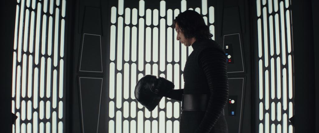 starwars's tweet photo. 5 Highlights from #TheLastJedi Trailer. https://t.co/t7BMLKk9GW https://t.co/DqcVcjye5w