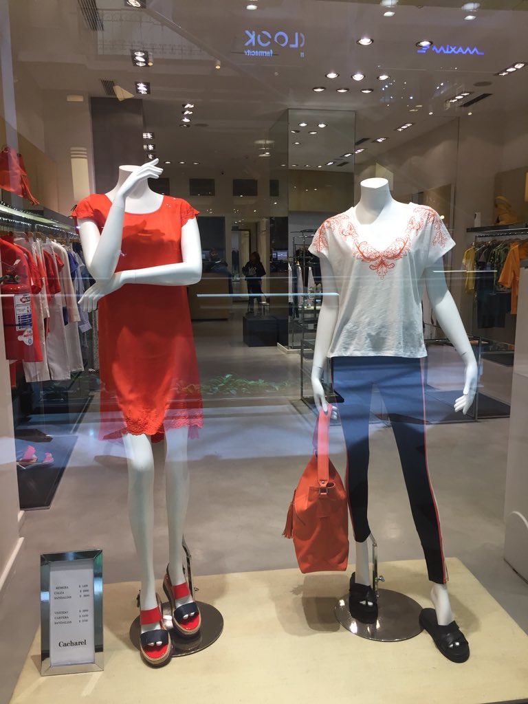 Beyour_Best's tweet photo. #tendenciarojo ❤️🍓❤️🍓❤️ #galeriaspacifico @paulacahen @EN_mujer @markovaonline @Cacharelparis #redtrend #fashion #fashionstyle #ss18 https://t.co/ZHPgGxtsRs
