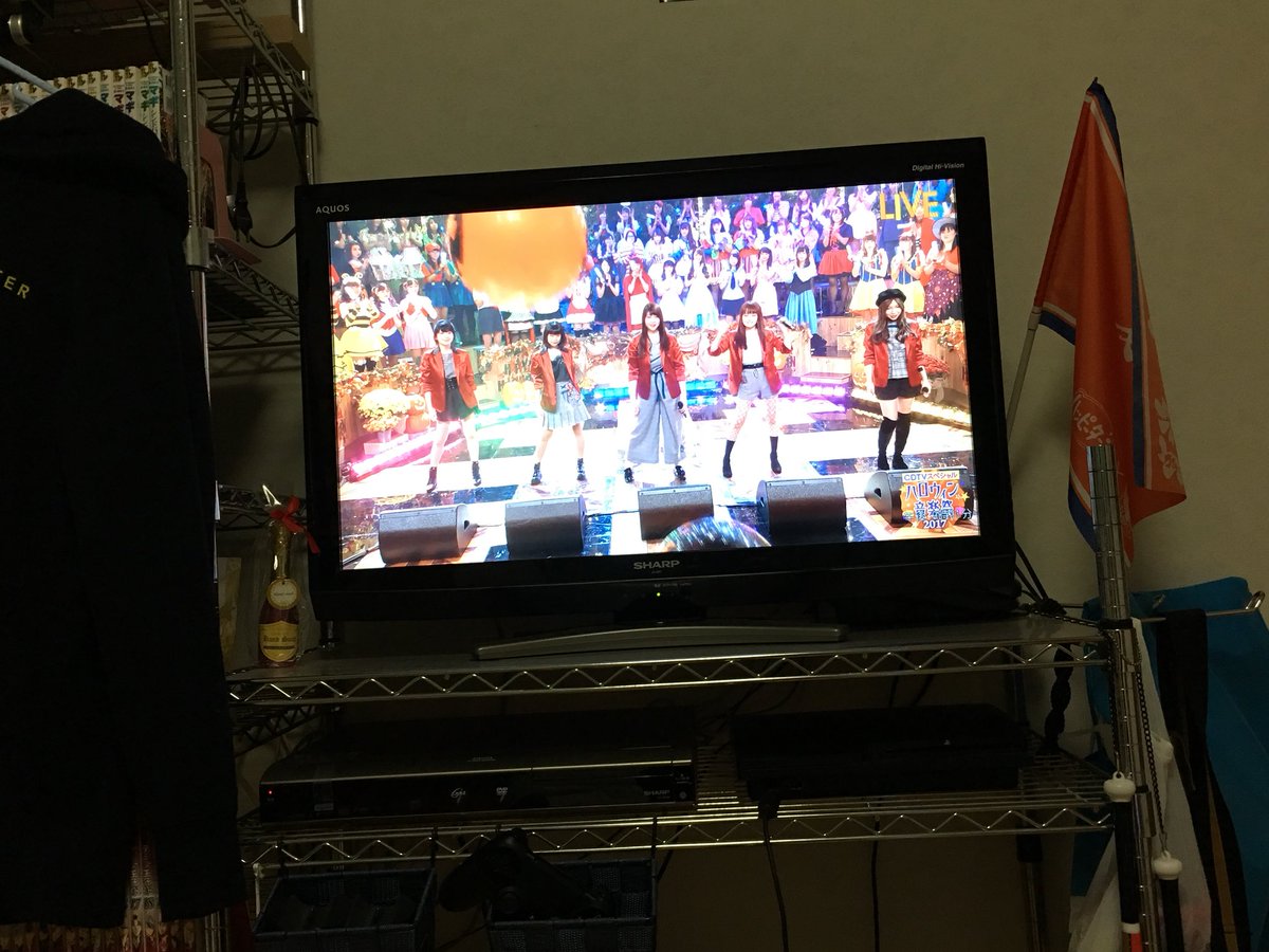 HANBEI994's tweet photo. 新曲OVER!!
いい歌だ(^-^) https://t.co/4uajqqANH1