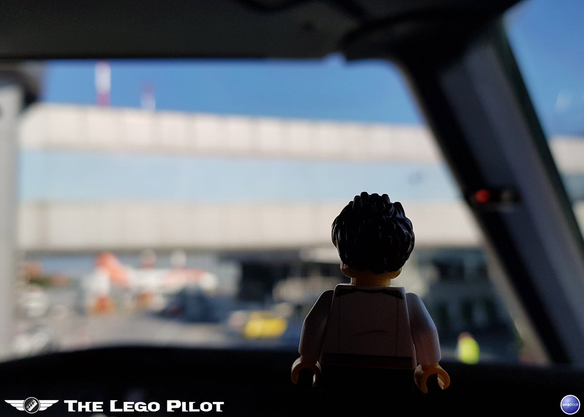 theLegoPilot's tweet photo. Buon pomeriggio Napoli! Hello Naples! #napoli #naples #italy #italia #legopilot #lego #pilot #pilotlife #pilotviews #afol #minifiglife https://t.co/ghiWpwoPoO