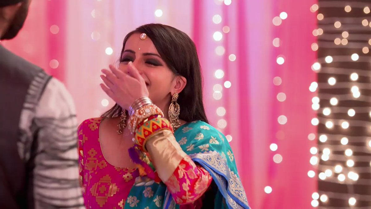 MeArena's tweet photo. gauri was SO on point man. SO ON POINT 😭😭😭👌🏼
#ishqbaaaz #RiKara https://t.co/xUjfwCpaAE