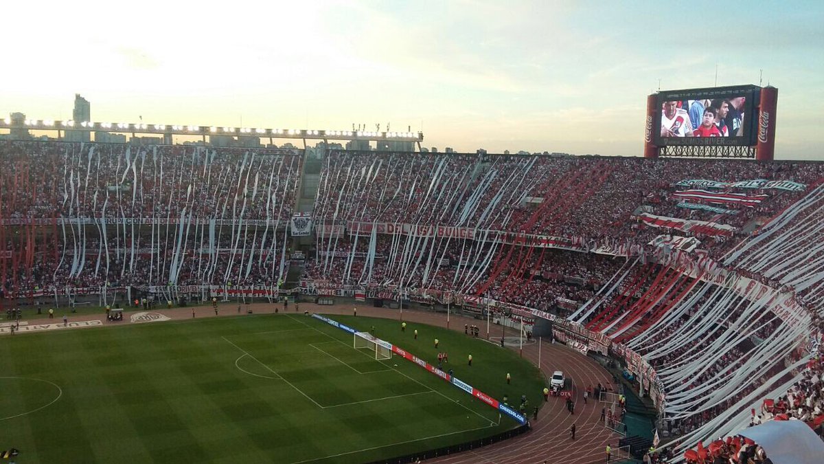 cada2x3radio's tweet photo. Buenos Días #Amigos compartimos las fotos de nuestra cobertura del Partido de ida #CopaLibertadores #River #Lanus @Late931Oficial #Futbol https://t.co/8JkEynNmXZ