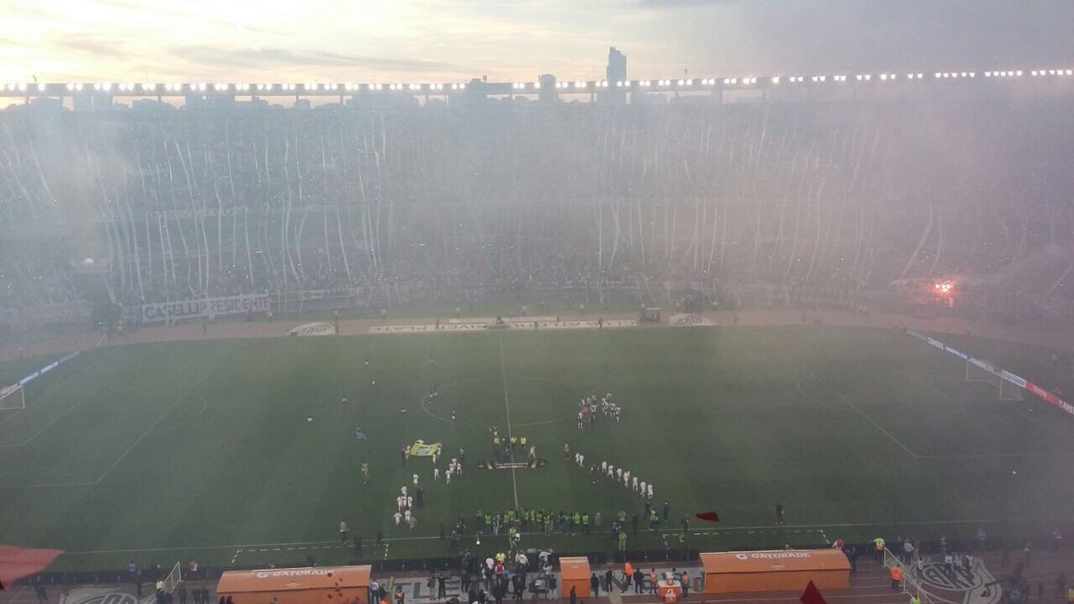 cada2x3radio's tweet photo. Buenos Días #Amigos compartimos las fotos de nuestra cobertura del Partido de ida #CopaLibertadores #River #Lanus @Late931Oficial #Futbol https://t.co/8JkEynNmXZ